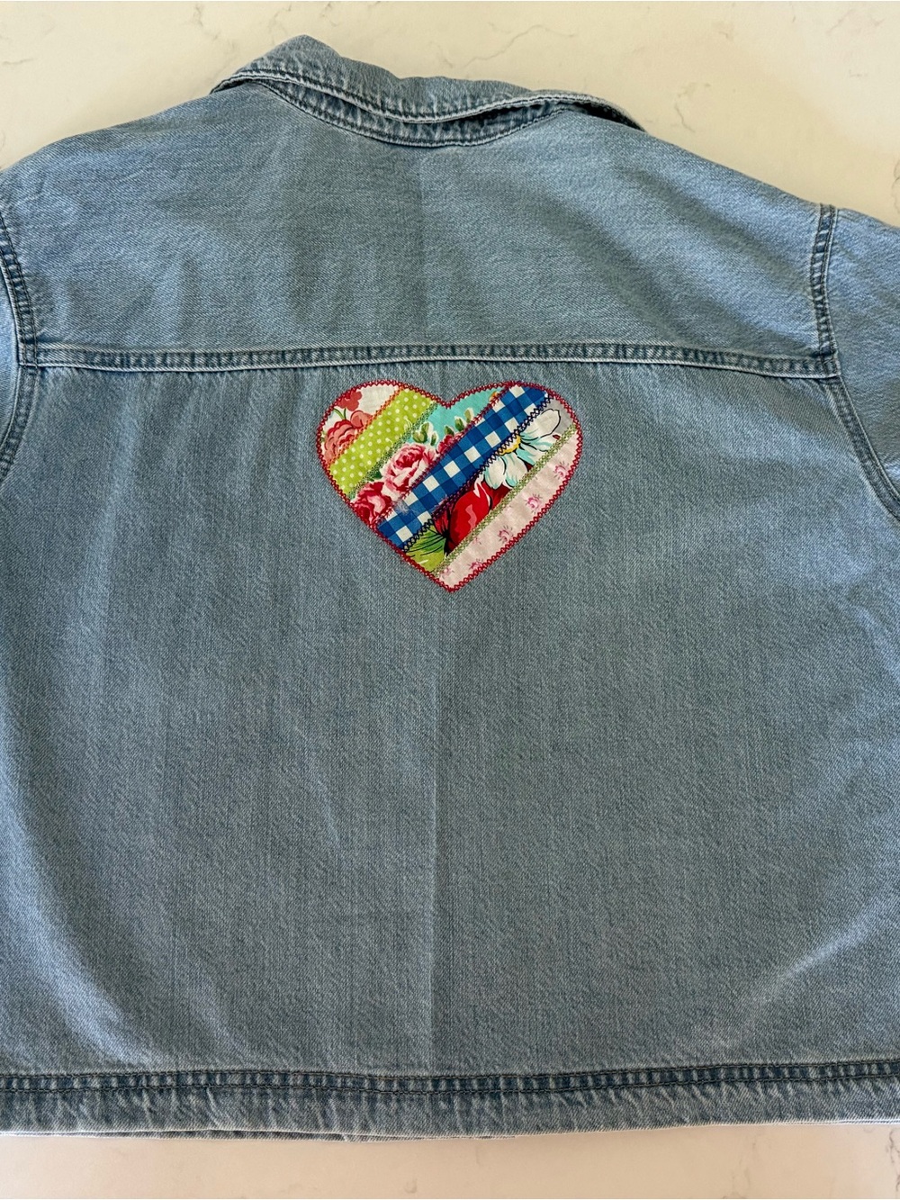 Size XL Women’s Oversized Universal Thread Denim Shirt with Patchwork Heart - Picture 7 of 8